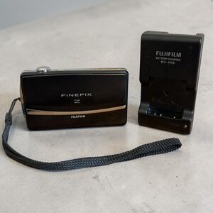 Fujifilm FinePix Z Digital Camera Black Compact Point & Shoot + BC-45B Charger